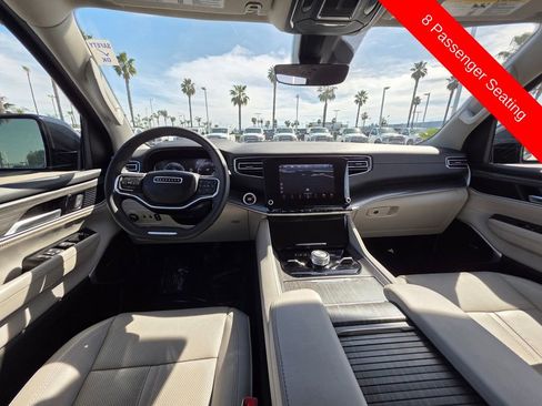 Certified 2024 Jeep Wagoneer L Series III w/ Flexible Seating Group image 19