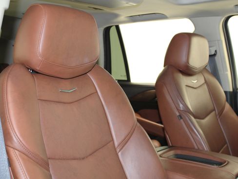 Used 2018 Cadillac Escalade Luxury image 52