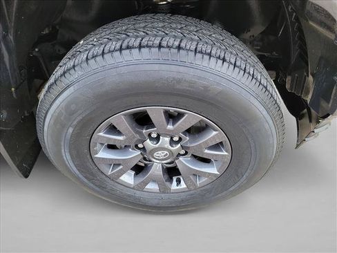 Used 2022 Toyota Tacoma SR5 RWD image 10