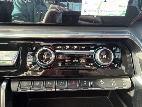 Used 2024 GMC Sierra 2500 Denali Ultimate w/ Snow Plow Prep/Camper Package image 11