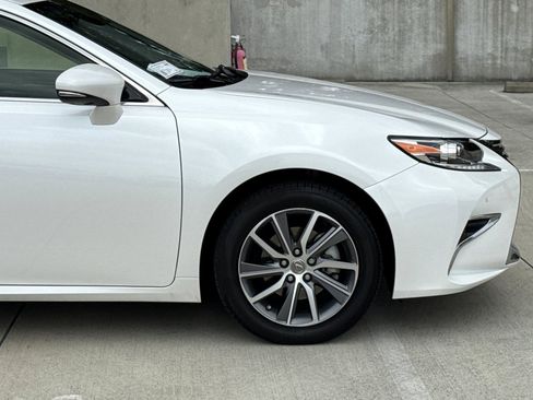 Used 2018 Lexus ES 300h w/ Luxury Package FWD image 27