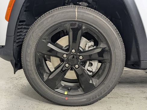 New 2025 Jeep Grand Cherokee L Altitude RWD image 11