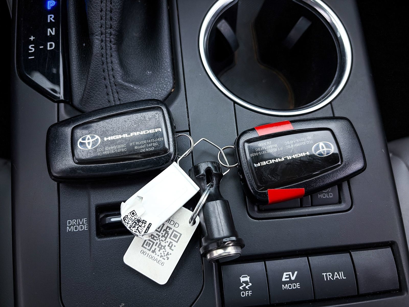 Used 2020 Toyota Highlander XLE AWD/4WD image 27
