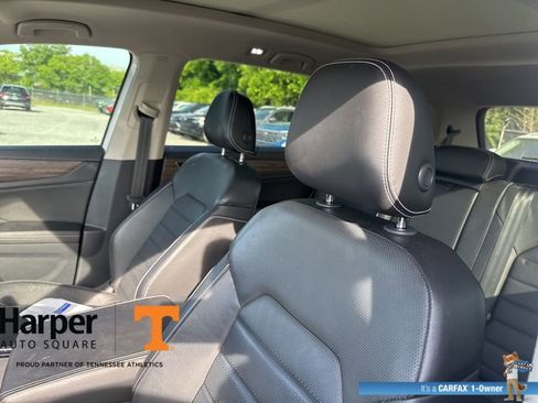 Used 2024 Volkswagen Atlas SEL AWD/4WD image 12