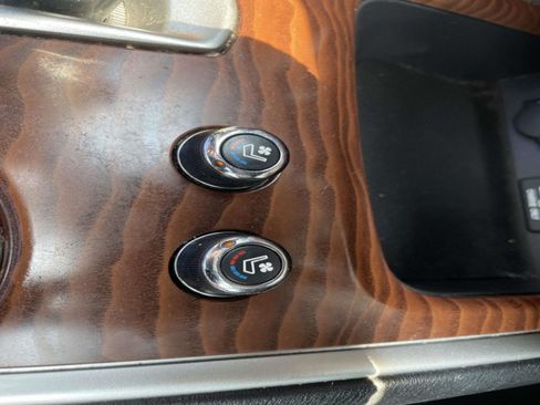Used 2018 Nissan Pathfinder Platinum FWD image 29
