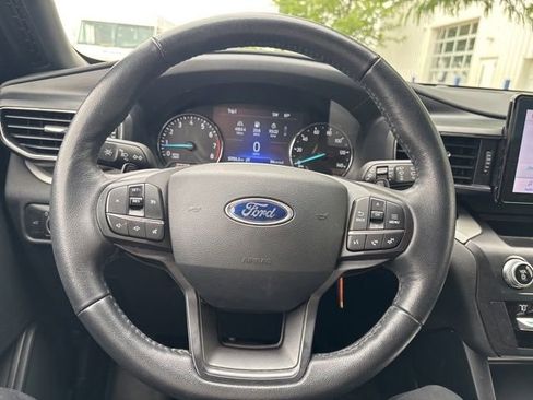Used 2020 Ford Explorer XLT w/ Equipment Group 202A AWD/4WD image 15