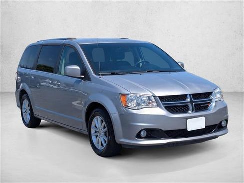 Used 2019 Dodge Grand Caravan SXT FWD image 3