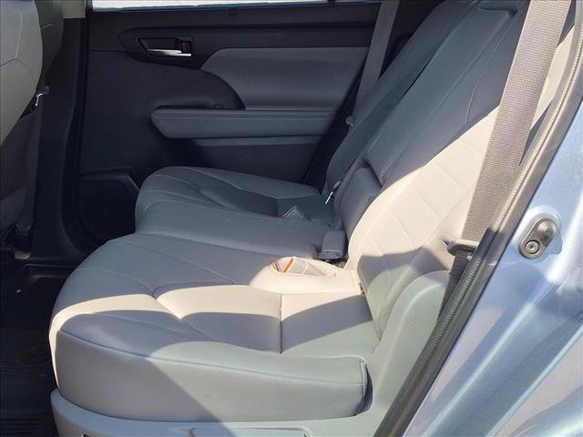 Used 2020 Toyota Highlander XLE AWD/4WD image 14
