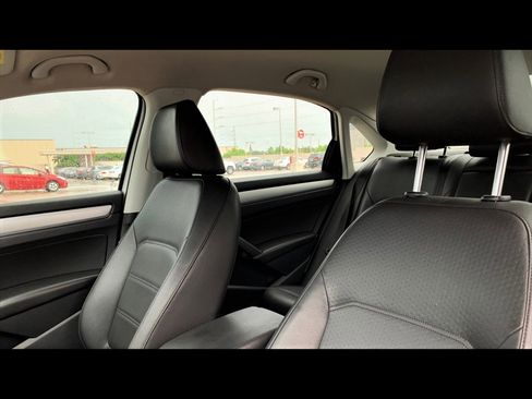 Used 2013 Volkswagen Passat 2.5 SE image 10