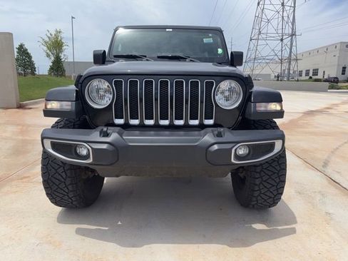 Used 2018 Jeep Wrangler Unlimited Sahara AWD/4WD image 3