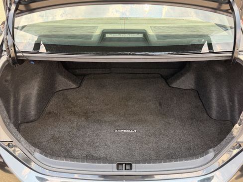 Used 2018 Toyota Corolla SE w/ Carpet Mat Package (TMS) FWD image 31