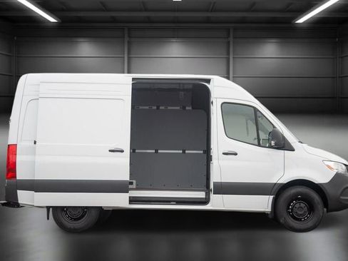 Used 2025 Mercedes-Benz Sprinter 2500 image 7