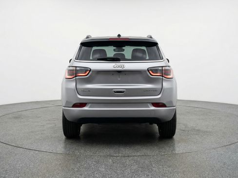 Used 2025 Jeep Compass Limited image 7