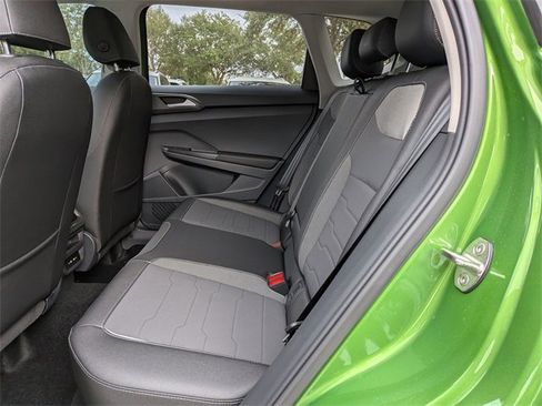 New 2026 Volkswagen Taos SE image 12