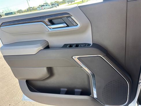 Used 2024 GMC Sierra 1500 SLE w/ X31 Off-Road Package image 23