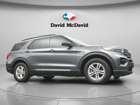 Used 2023 Ford Explorer XLT image 27