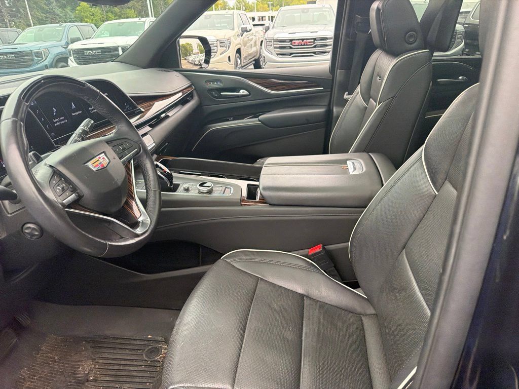 Used 2024 Cadillac Escalade Premium Luxury w/ LPO, Floor Liner Package AWD/4WD image 7