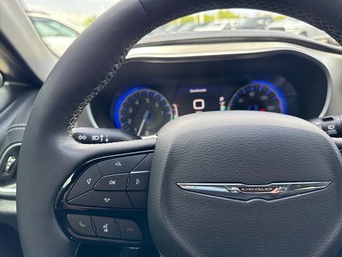 Used 2023 Chrysler Pacifica Limited w/ S Appearance Package FWD image 23