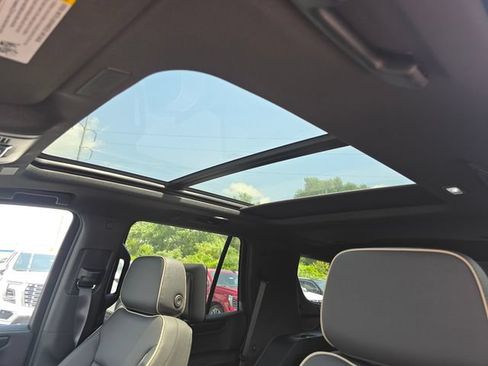 New 2026 GMC Yukon Elevation w/ Elevation Premium Package AWD/4WD image 4