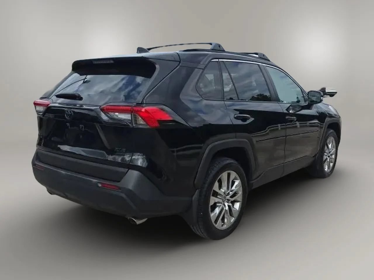 Used 2021 Toyota RAV4 XLE Premium AWD/4WD image 7