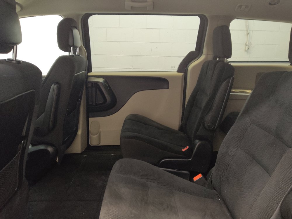 Used 2019 Dodge Grand Caravan SE FWD image 18