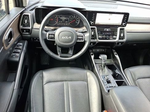 Used 2023 Kia Sorento EX w/ Panoramic Sunroof Package FWD image 12