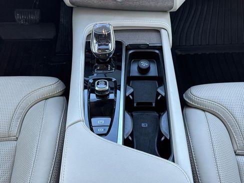 Certified 2024 Volvo XC90 T8 Ultimate w/ Protection Package Premier image 15