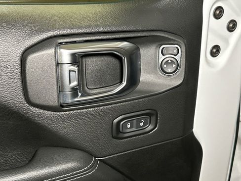 Used 2022 Jeep Wrangler Unlimited Sahara w/ Cold Weather Group image 19