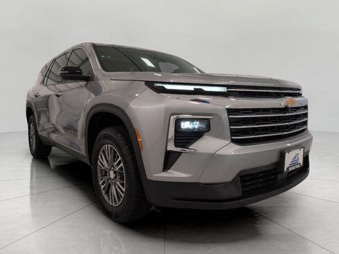 Used 2024 Chevrolet Traverse LT w/ Trailering Package AWD/4WD image 1