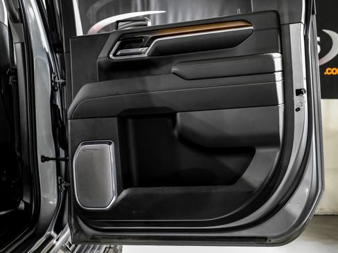 Used 2025 GMC Sierra 3500 Denali w/ Denali Reserve Package AWD/4WD image 40
