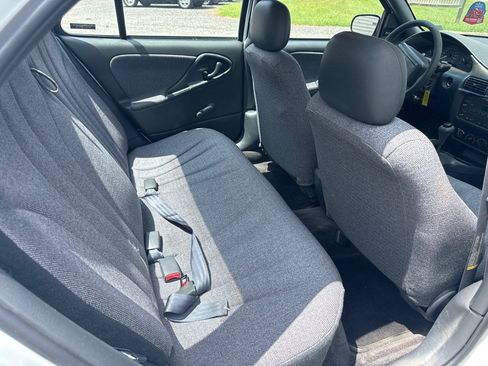 Used 2000 Chevrolet Cavalier Sedan FWD image 17