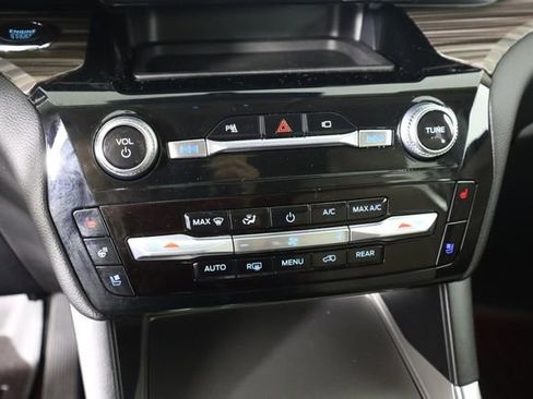 Certified 2022 Ford Explorer Limited AWD/4WD image 42
