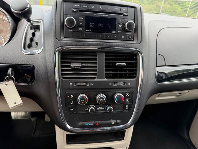 Used 2016 Dodge Grand Caravan SE FWD image 21