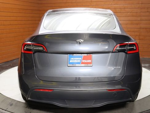 Used 2023 Tesla Model Y Long Range image 11