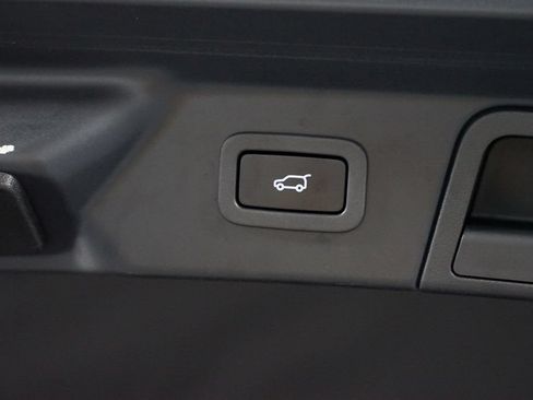 Used 2020 Land Rover Range Rover Velar S AWD/4WD image 35