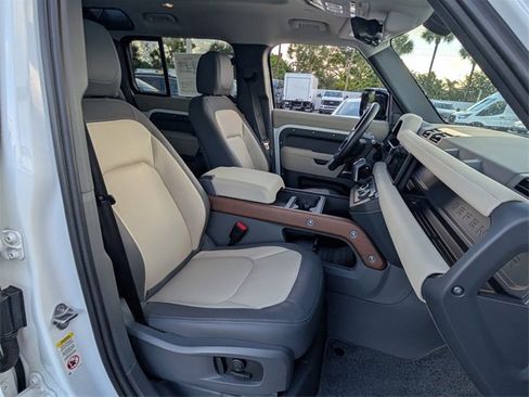 Used 2024 Land Rover Defender 110 X-Dynamic SE image 18