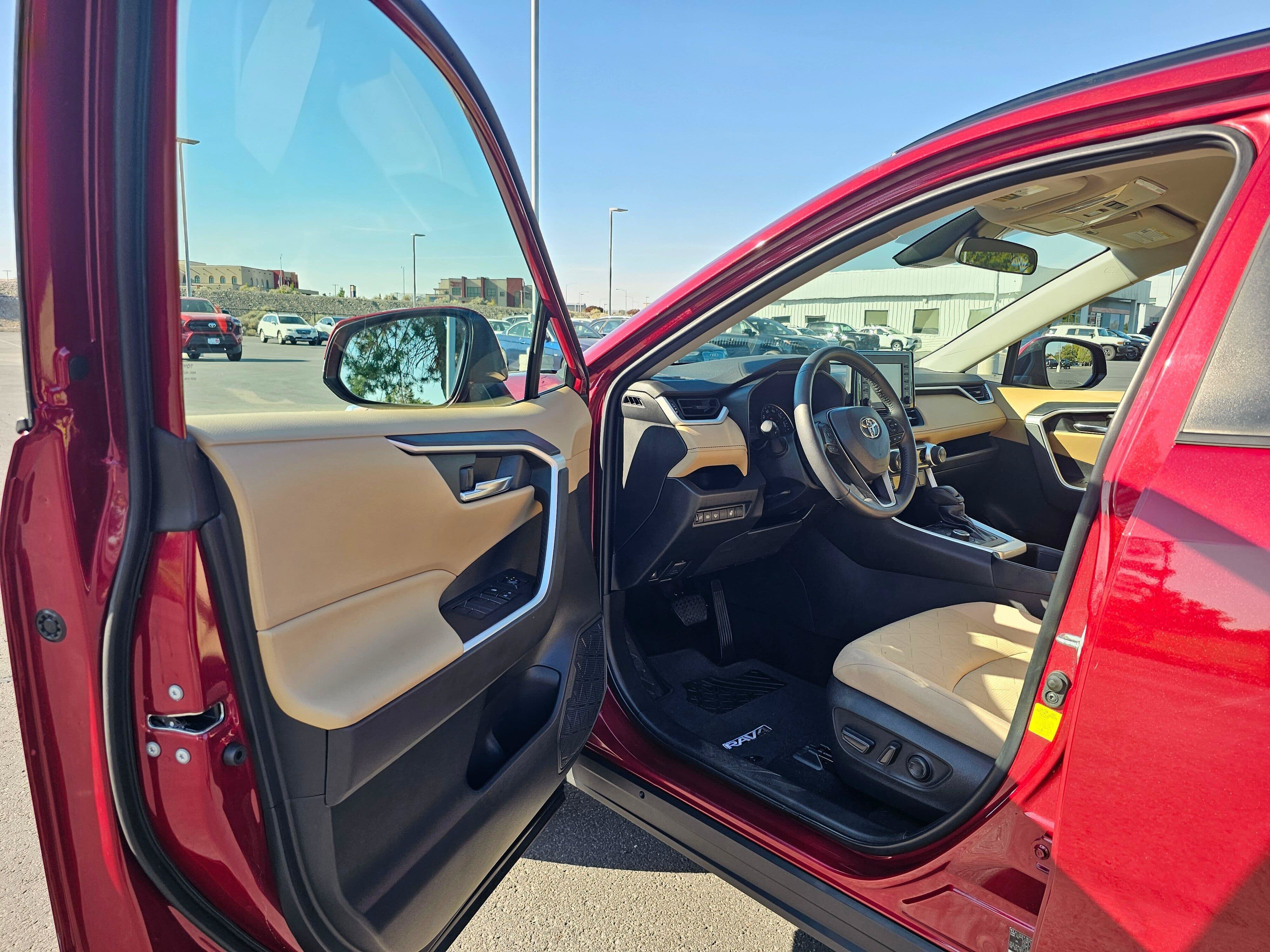 Certified 2022 Toyota RAV4 XLE w/ XLE Grade Weather Package AWD/4WD image 17