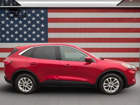 Used 2021 Ford Escape SE w/ Cold Weather Package AWD/4WD image 4