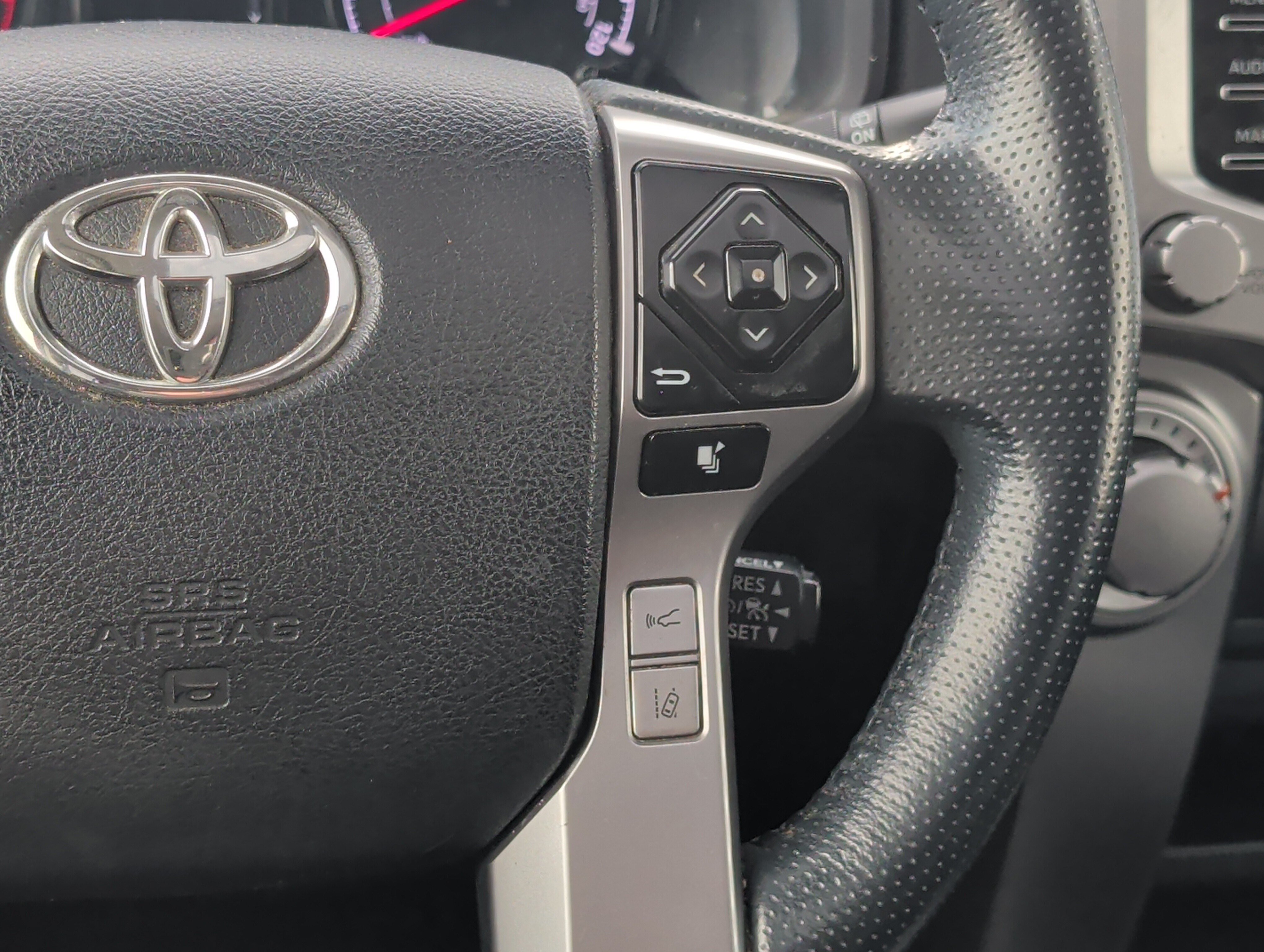 Used 2020 Toyota 4Runner SR5 Premium w/ Moonroof Package AWD/4WD image 29