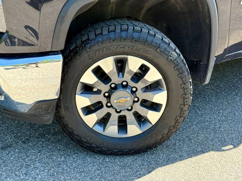 Used 2024 Chevrolet Silverado 2500 LT AWD/4WD image 10
