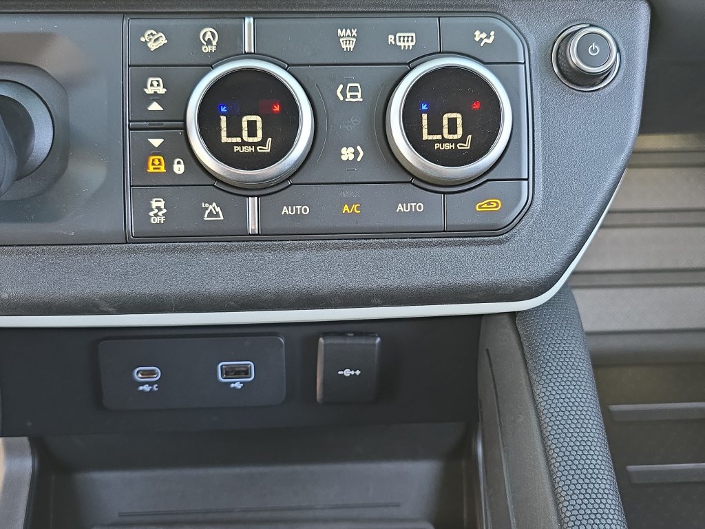 Certified 2024 Land Rover Defender 130 X-Dynamic SE AWD/4WD image 25