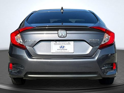 Used 2018 Honda Civic Touring image 4