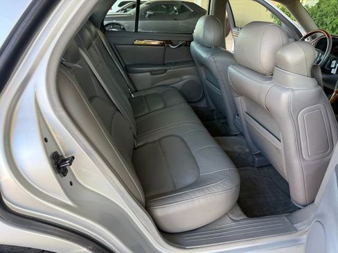 Used 2002 Cadillac De Ville DTS w/ Premium Equipment Pkg image 40