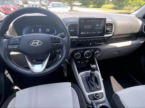 Used 2023 Hyundai Venue SEL FWD image 15