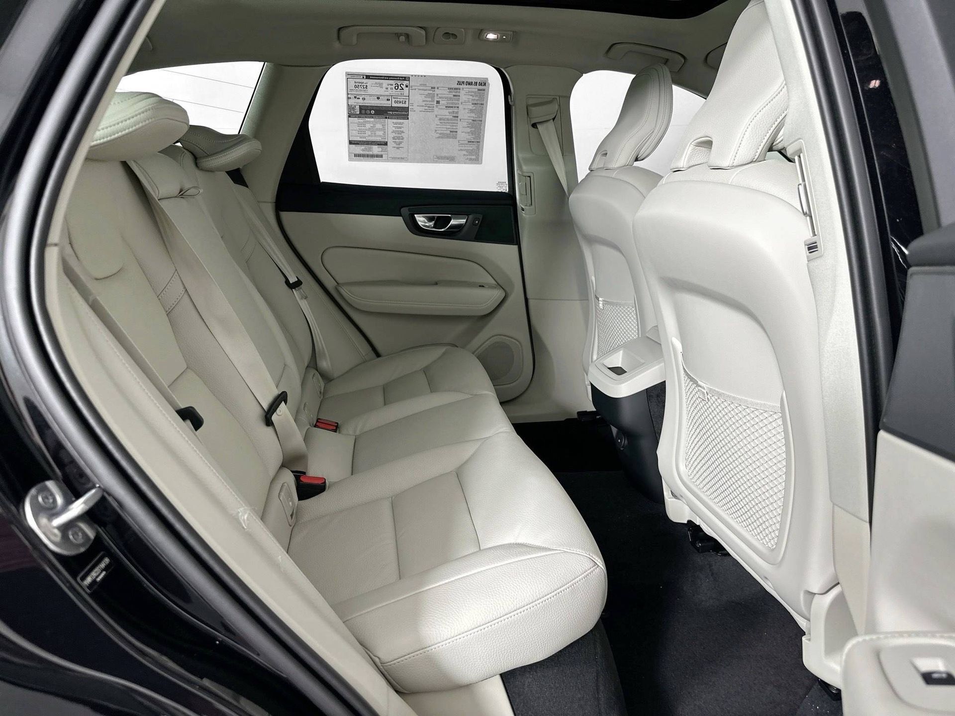 Certified 2025 Volvo XC60 B5 Plus w/ Protection Package Premier AWD/4WD image 21