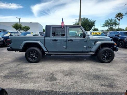 Used 2024 Jeep Gladiator Sport AWD/4WD image 8