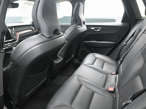Used 2023 Volvo XC60 B5 Plus image 30