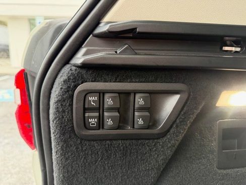 Used 2020 BMW X7 xDrive40i w/ Premium Package image 9