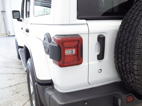 Used 2018 Jeep Wrangler Unlimited Sahara w/ Uconnect 4C Nav & Sound Group AWD/4WD image 14
