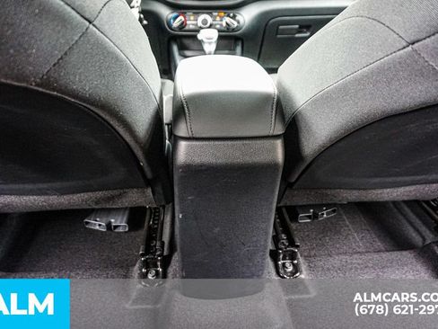 Used 2025 Kia Soul LX w/ LX Technology Package FWD image 31